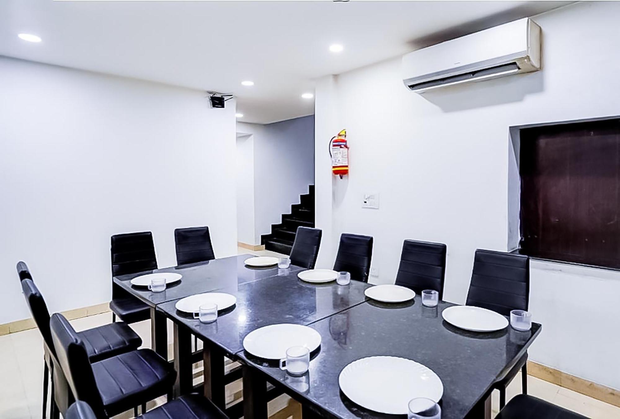 Family Rooms Inn - Shalimarbagh New Delhi Exteriör bild