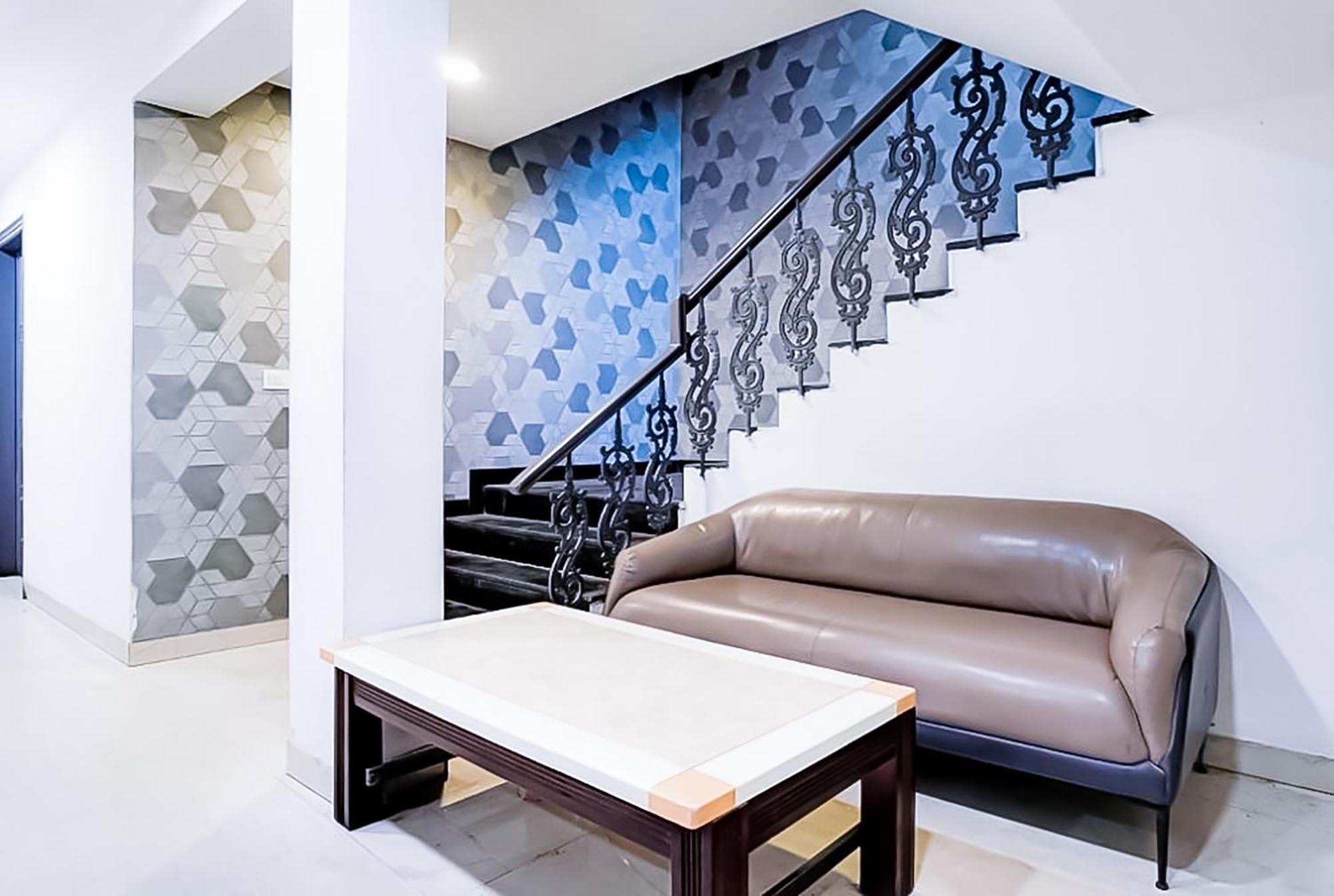 Family Rooms Inn - Shalimarbagh New Delhi Exteriör bild