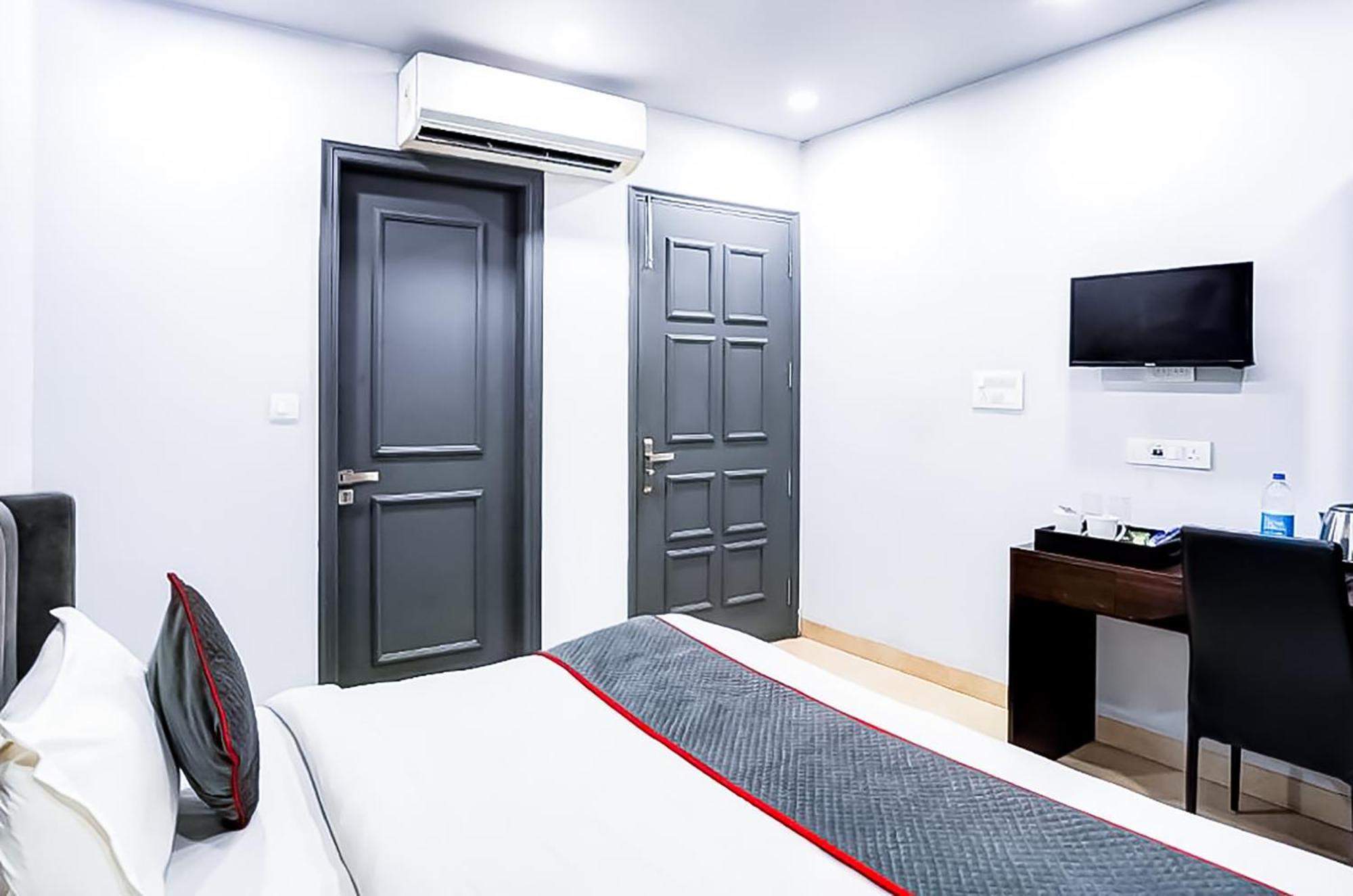Family Rooms Inn - Shalimarbagh New Delhi Exteriör bild